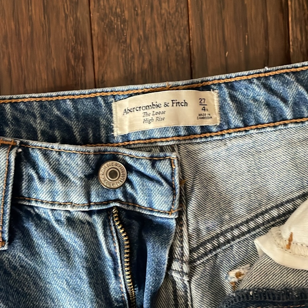 Abercrombie High Rise Loose Jean - Picture 6 of 6
